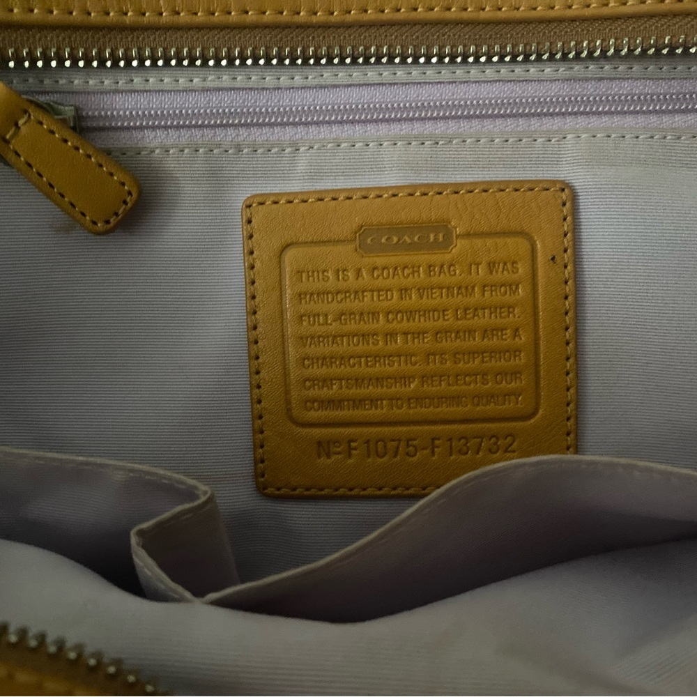 Coach Bag - Picture 4 of 10